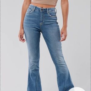 Hollister Curvy High Rise Flare NWOT
